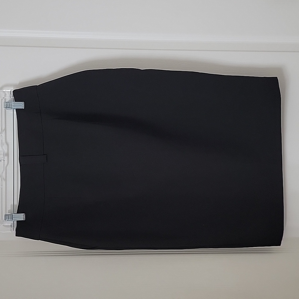 Apt 9, Size 10 Black Pencil Skirt, Belt Loops Front Slit/Kick Pleat, Rear Zipper